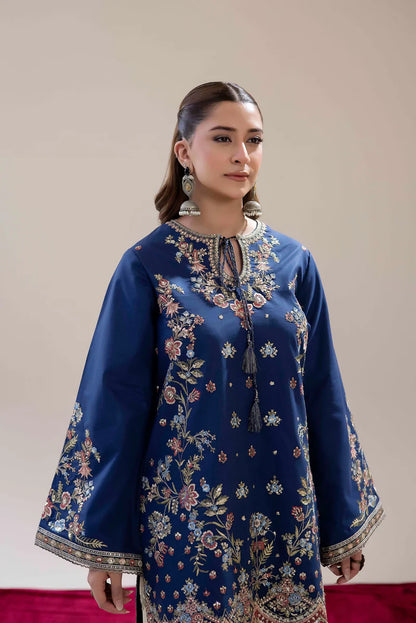 Luxe Pret two piece embroidered AD08